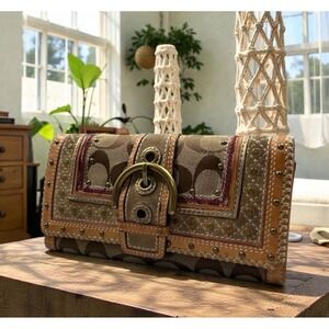 Vintage COACH Signature Soho Envelope Style Buckle Wallet Clutch Y2K 2000's Boho